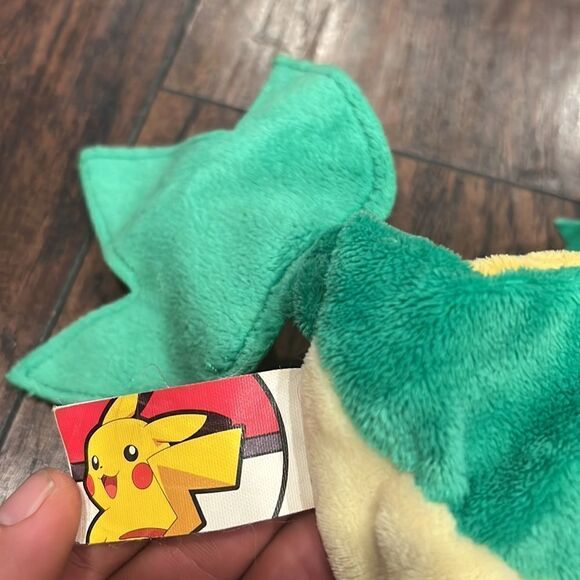 Pokémon Reversible Plush Poke Ball 10" 2011 SNIVY 5" Black & White Green Flip - Picture 5 of 7